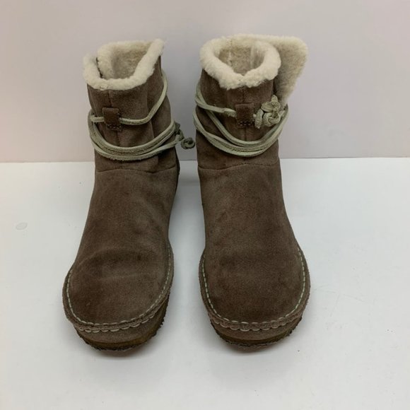 clarks moccasin boots